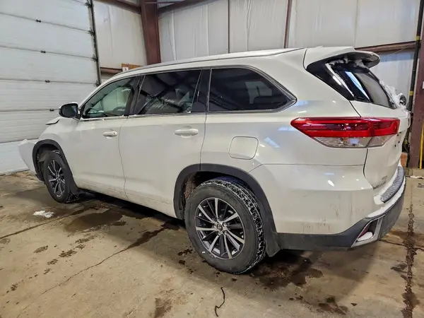 5TDJZRFH3JS535740 2018 TOYOTA HIGHLANDER - Image 2