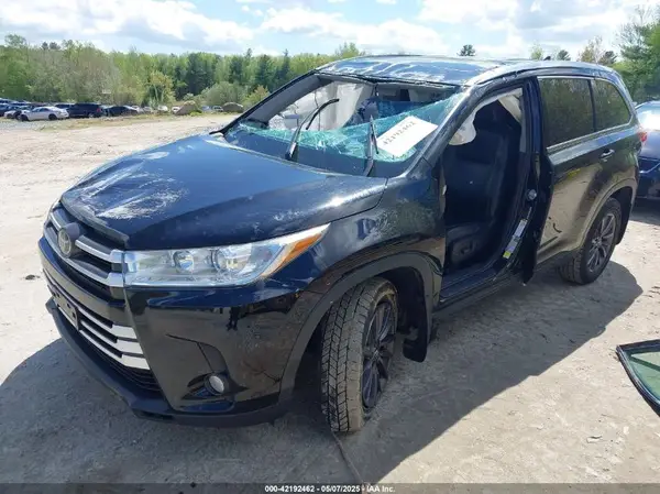 5TDJZRFH3JS536242 2018 TOYOTA HIGHLANDER - Image 2