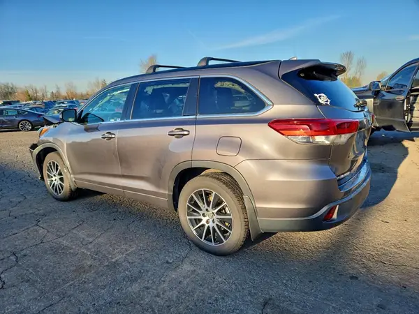 5TDJZRFH3JS536404 2018 TOYOTA HIGHLANDER - Image 2