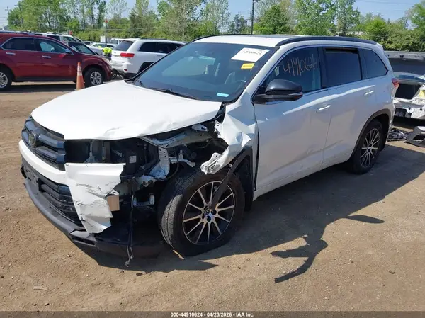 5TDJZRFH3JS536757 2018 TOYOTA HIGHLANDER - Image 2