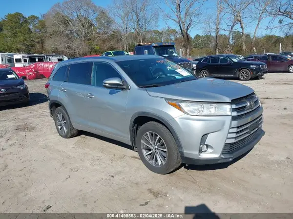 5TDJZRFH3JS538976 2018 TOYOTA HIGHLANDER - Image 1