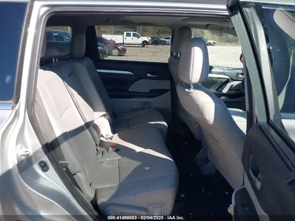 5TDJZRFH3JS538976 2018 TOYOTA HIGHLANDER - Image 8