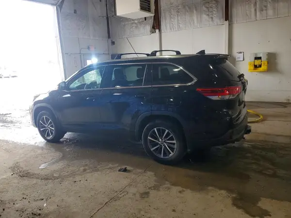 5TDJZRFH3JS539111 2018 TOYOTA HIGHLANDER - Image 2