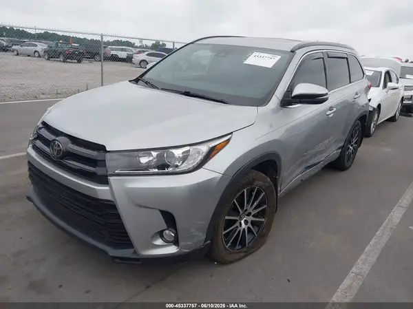 5TDJZRFH3JS540792 2018 TOYOTA HIGHLANDER - Image 2