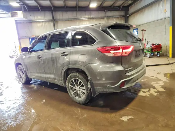 5TDJZRFH3JS541456 2018 TOYOTA HIGHLANDER - Image 2