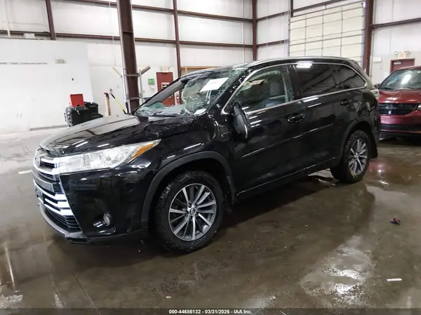 5TDJZRFH3JS541635 2018 TOYOTA HIGHLANDER - Image 2