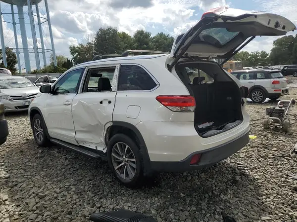 5TDJZRFH3JS543160 2018 TOYOTA HIGHLANDER - Image 2