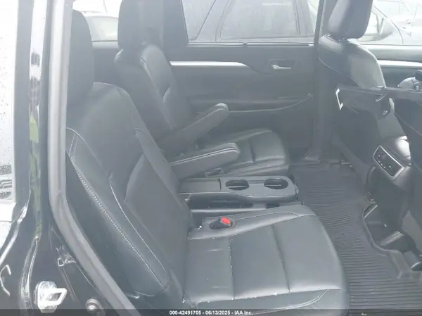 5TDJZRFH3JS543823 2018 TOYOTA HIGHLANDER - Image 8
