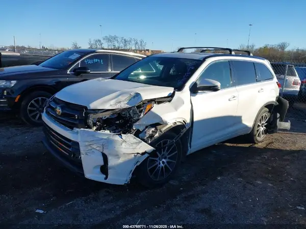 5TDJZRFH3JS544583 2018 TOYOTA HIGHLANDER - Image 2