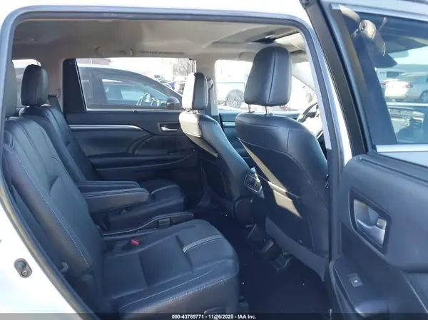 5TDJZRFH3JS544583 2018 TOYOTA HIGHLANDER - Image 8