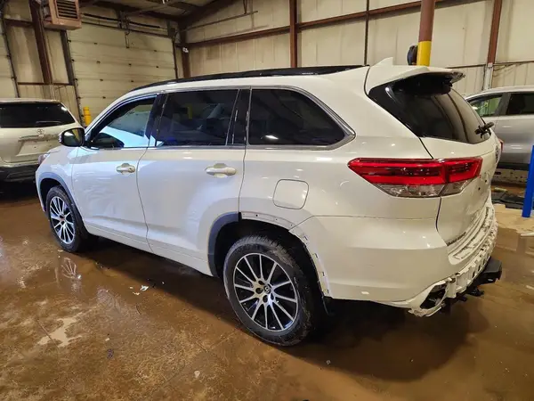 5TDJZRFH3JS544793 2018 TOYOTA HIGHLANDER - Image 2