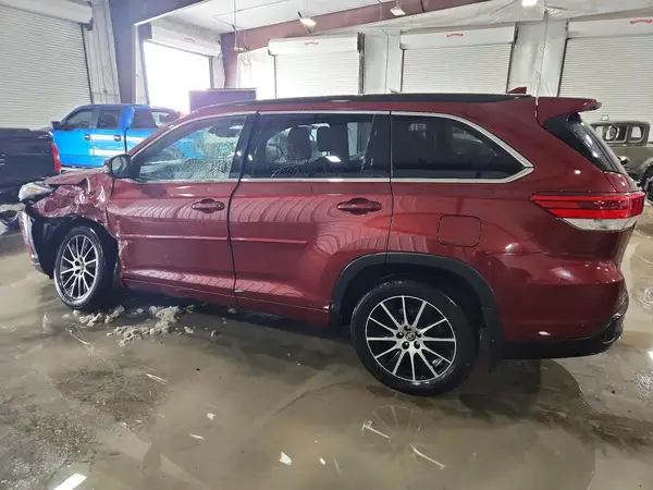 5TDJZRFH3JS545412 2018 TOYOTA HIGHLANDER - Image 2