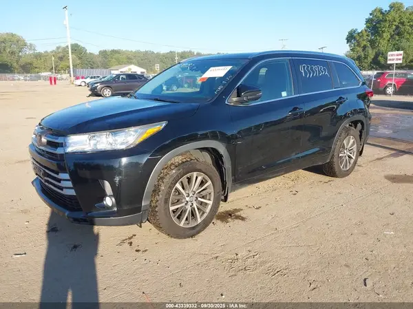 5TDJZRFH3JS546382 2018 TOYOTA HIGHLANDER - Image 2