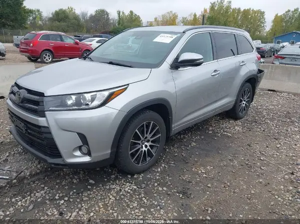 5TDJZRFH3JS547032 2018 TOYOTA HIGHLANDER - Image 2