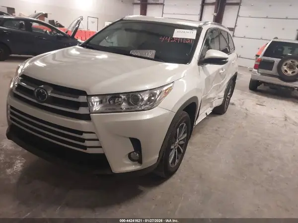 5TDJZRFH3JS547970 2018 TOYOTA HIGHLANDER - Image 2