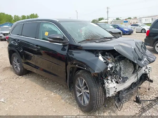 5TDJZRFH3JS549265 2018 TOYOTA HIGHLANDER - Image 1