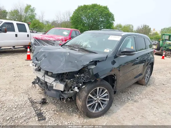 5TDJZRFH3JS549265 2018 TOYOTA HIGHLANDER - Image 2