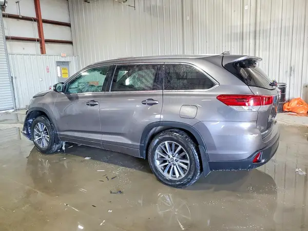 5TDJZRFH3JS549430 2018 TOYOTA HIGHLANDER - Image 2