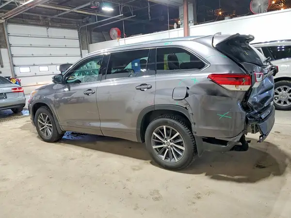 5TDJZRFH3JS553526 2018 TOYOTA HIGHLANDER - Image 2