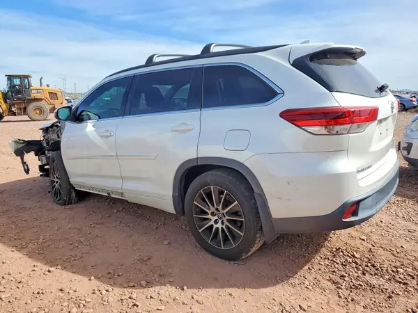 5TDJZRFH3JS553560 2018 TOYOTA HIGHLANDER - Image 2