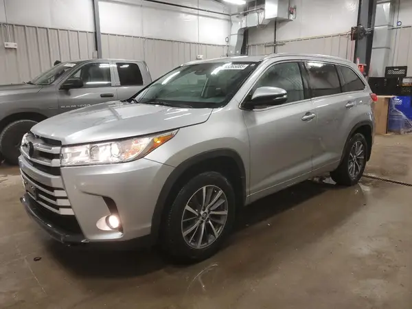 5TDJZRFH3JS555082 2018 TOYOTA HIGHLANDER - Image 1