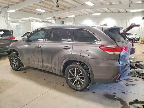 5TDJZRFH3JS555115 2018 TOYOTA HIGHLANDER - Image 2