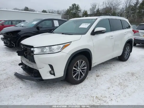 5TDJZRFH3JS556538 2018 TOYOTA HIGHLANDER - Image 2