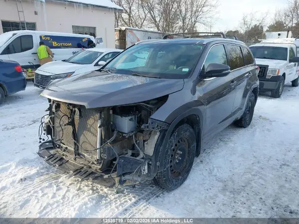 5TDJZRFH3JS558810 2018 TOYOTA HIGHLANDER - Image 2