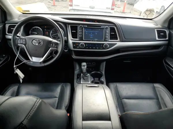 5TDJZRFH3JS560332 2018 TOYOTA HIGHLANDER - Image 8