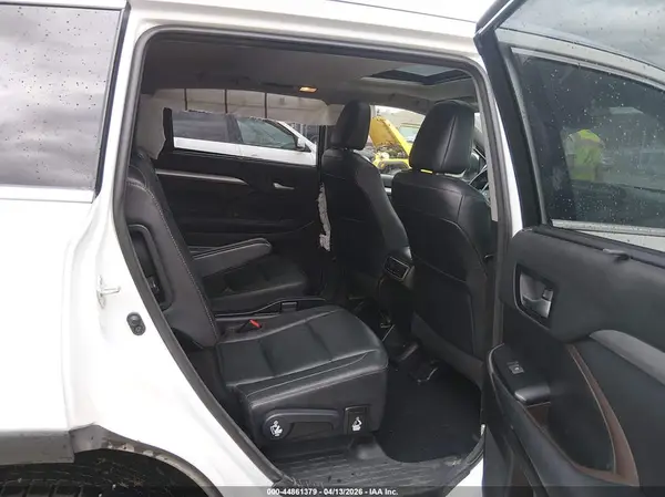 5TDJZRFH3JS560864 2018 TOYOTA HIGHLANDER - Image 8