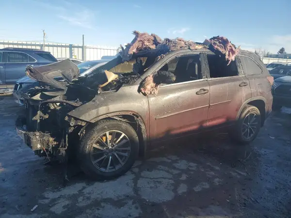 5TDJZRFH3JS802911 2018 TOYOTA HIGHLANDER - Image 1