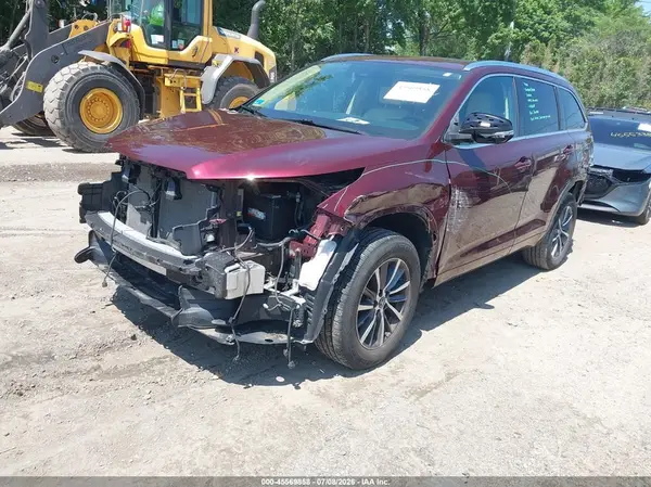 5TDJZRFH3JS809065 2018 TOYOTA HIGHLANDER - Image 2