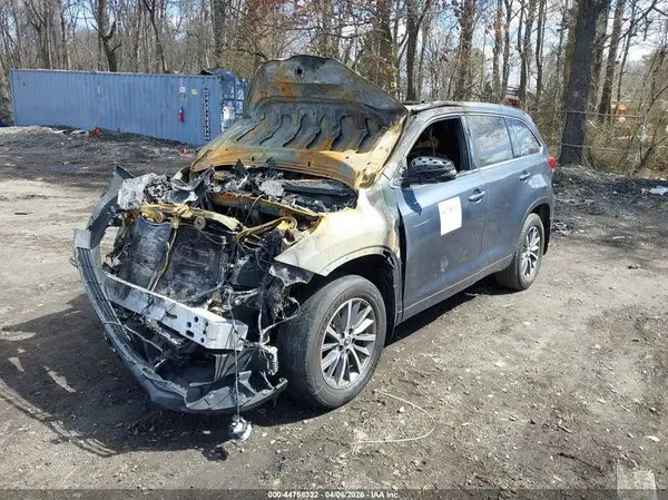 5TDJZRFH3JS809454 2018 TOYOTA HIGHLANDER - Image 2