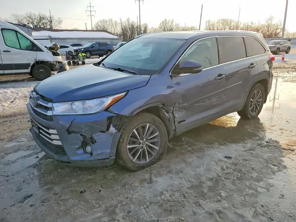 5TDJZRFH3JS812645 2018 TOYOTA HIGHLANDER - Image 1