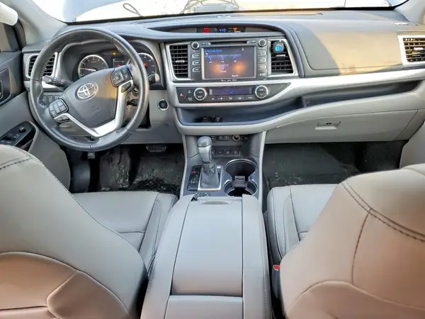 5TDJZRFH3JS812645 2018 TOYOTA HIGHLANDER - Image 8