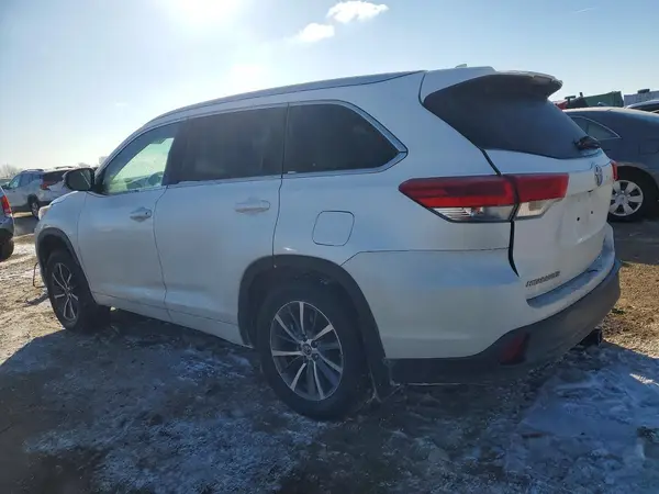 5TDJZRFH3JS814315 2018 TOYOTA HIGHLANDER - Image 2