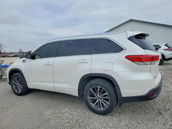5TDJZRFH3JS816436 2018 TOYOTA HIGHLANDER - Image 2