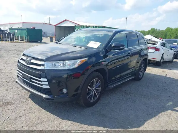 5TDJZRFH3JS825072 2018 TOYOTA HIGHLANDER - Image 2