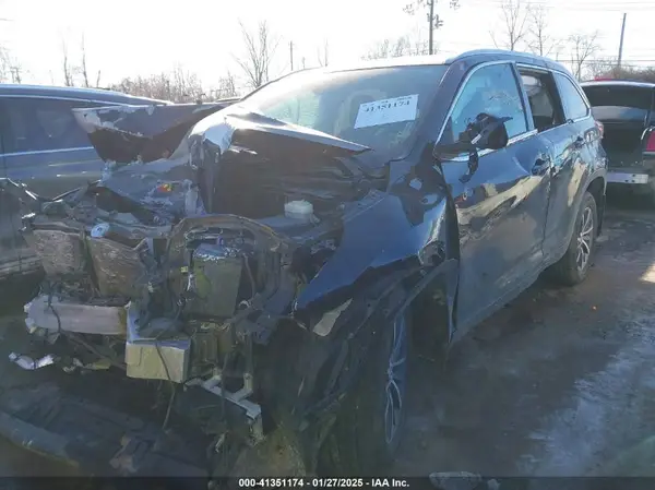 5TDJZRFH3JS825315 2018 TOYOTA HIGHLANDER - Image 2