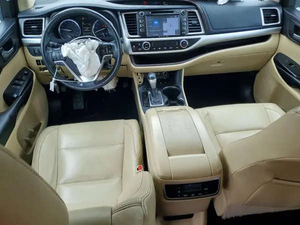 5TDJZRFH3JS828067 2018 TOYOTA HIGHLANDER - Image 8