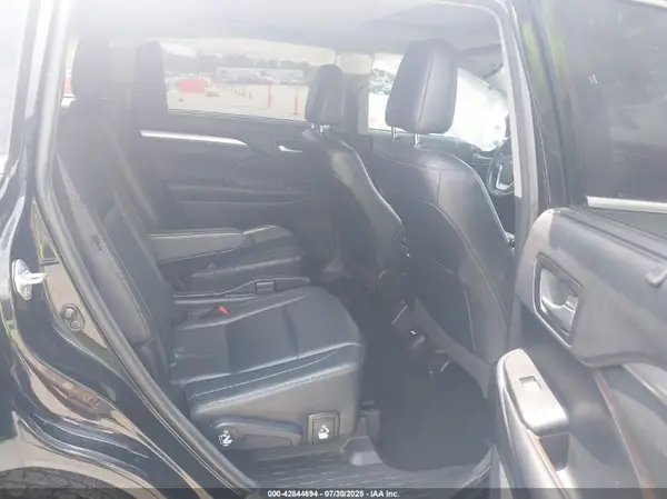 5TDJZRFH3JS829767 2018 TOYOTA HIGHLANDER - Image 8
