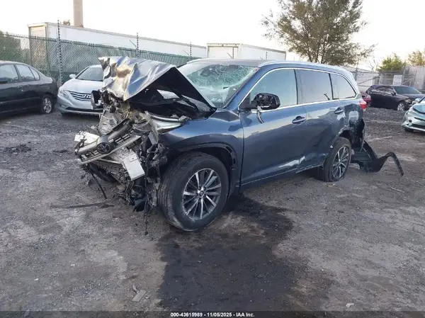 5TDJZRFH3JS832491 2018 TOYOTA HIGHLANDER - Image 2