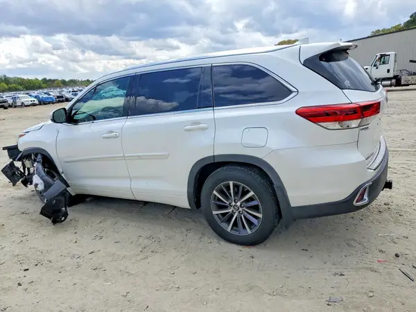 5TDJZRFH3JS833253 2018 TOYOTA HIGHLANDER - Image 2