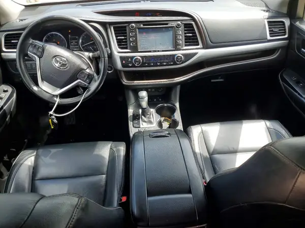 5TDJZRFH3JS833253 2018 TOYOTA HIGHLANDER - Image 8