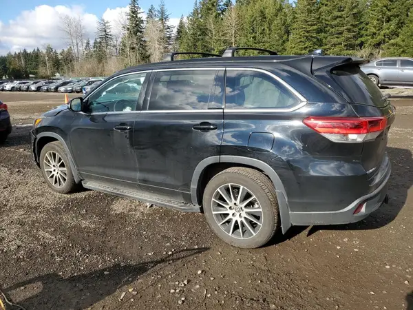 5TDJZRFH3JS836640 2018 TOYOTA HIGHLANDER - Image 2