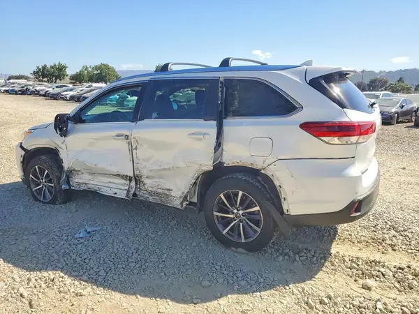 5TDJZRFH3JS842129 2018 TOYOTA HIGHLANDER - Image 2