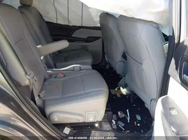 5TDJZRFH3JS843054 2018 TOYOTA HIGHLANDER - Image 8