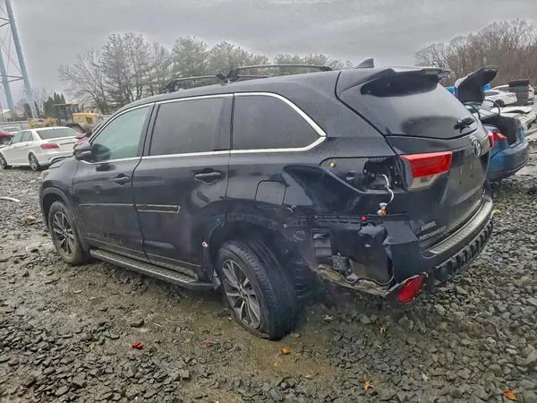 5TDJZRFH3JS848089 2018 TOYOTA HIGHLANDER - Image 2