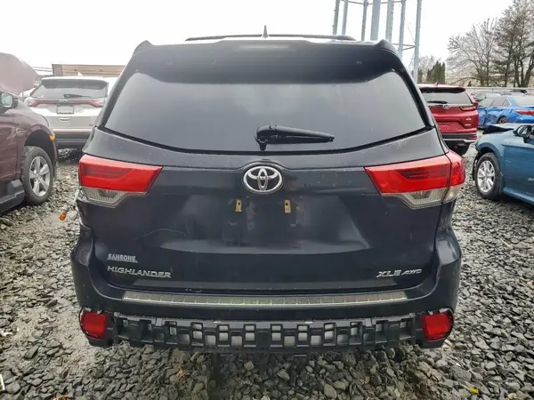 2018 TOYOTA HIGHLANDER auction photo 6