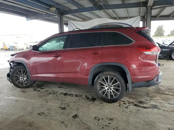 5TDJZRFH3JS848402 2018 TOYOTA HIGHLANDER - Image 2